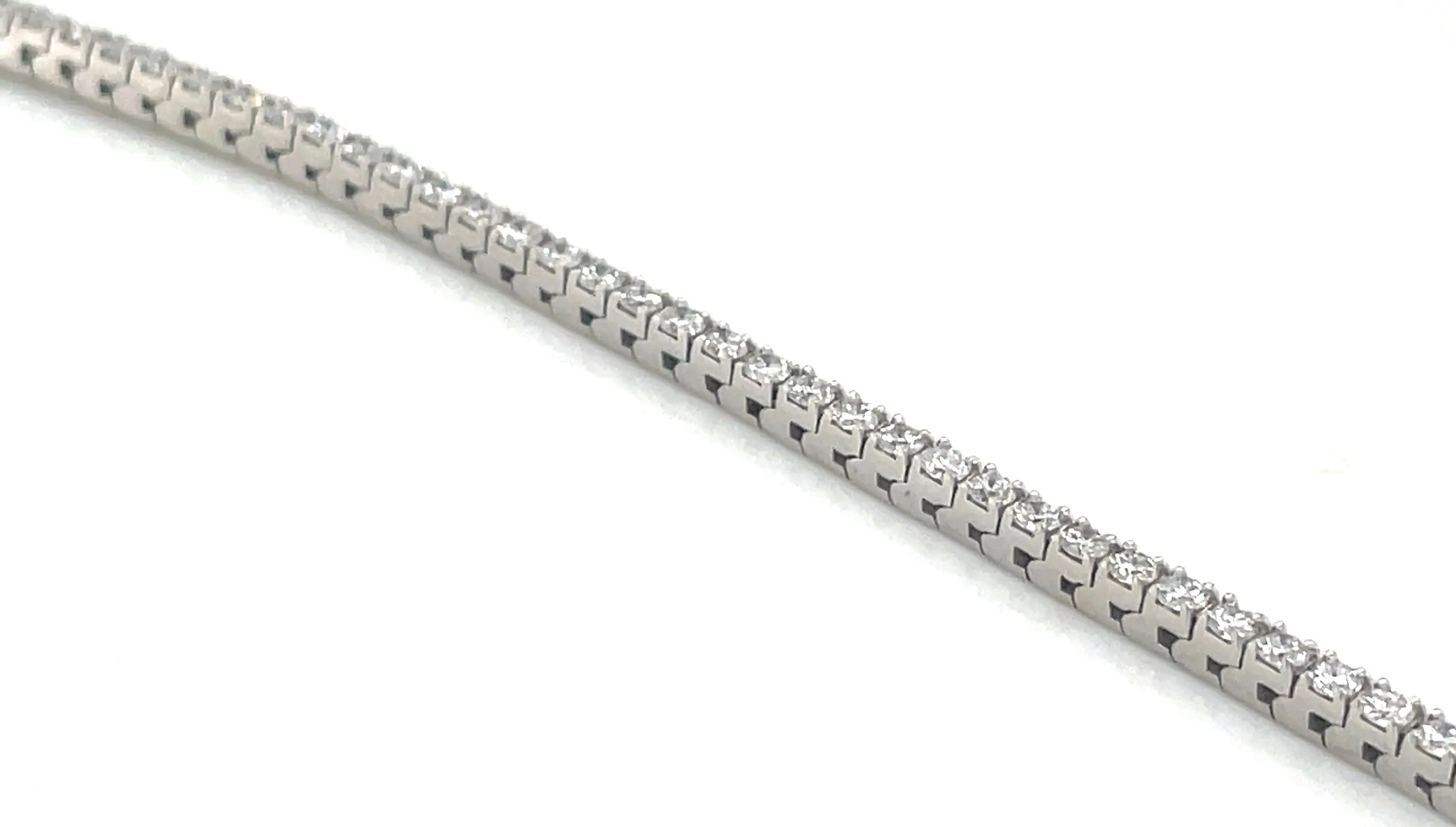 14ct White Gold Laboratory Grown 1.87ct Diamond Tennis Bracelet