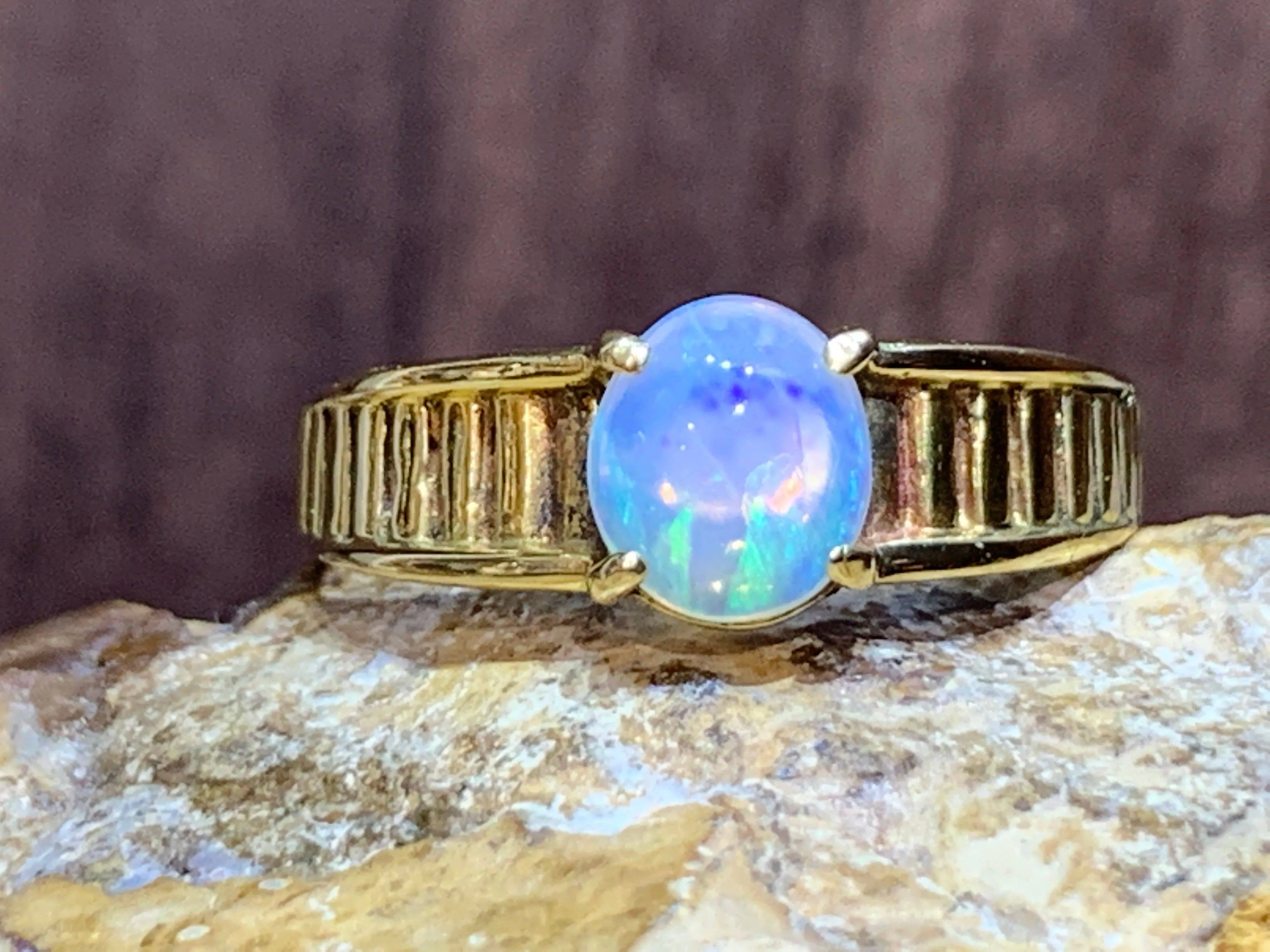 18kt Yellow Gold Crystal Opal ring