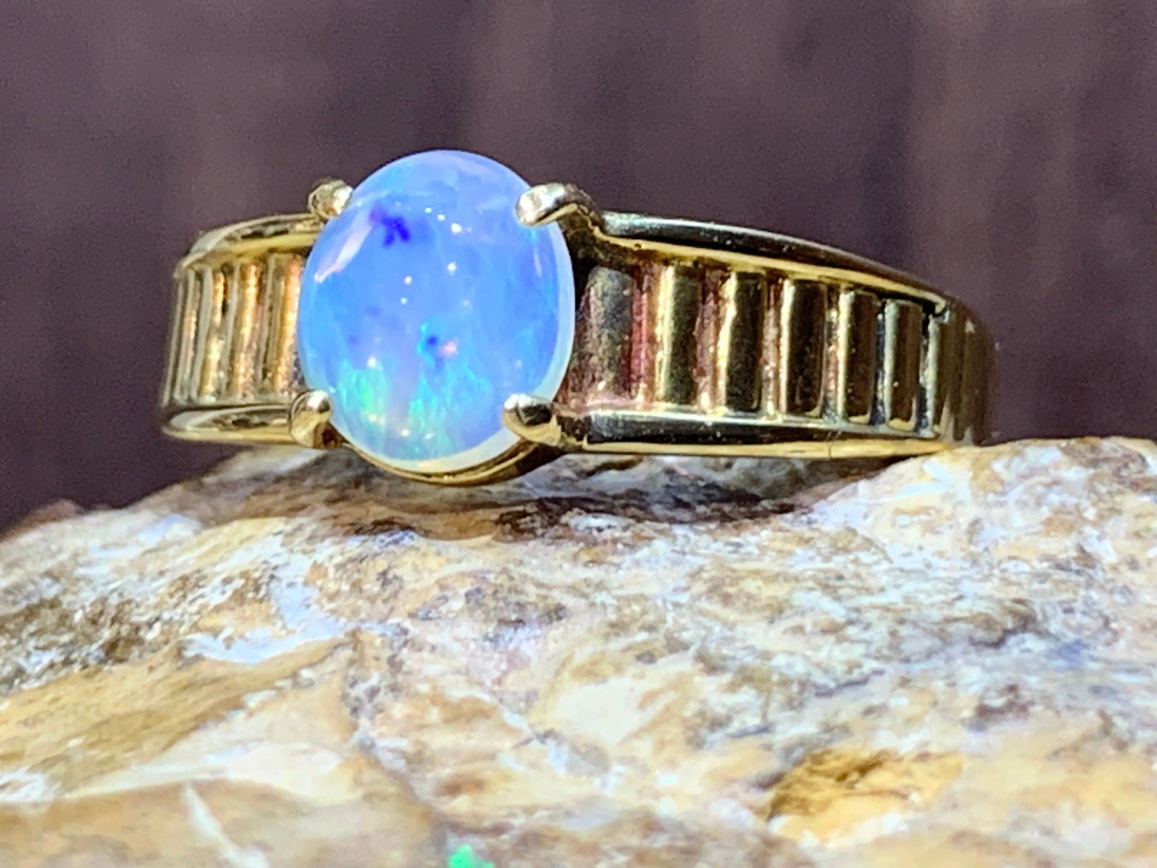 18kt Yellow Gold Crystal Opal ring