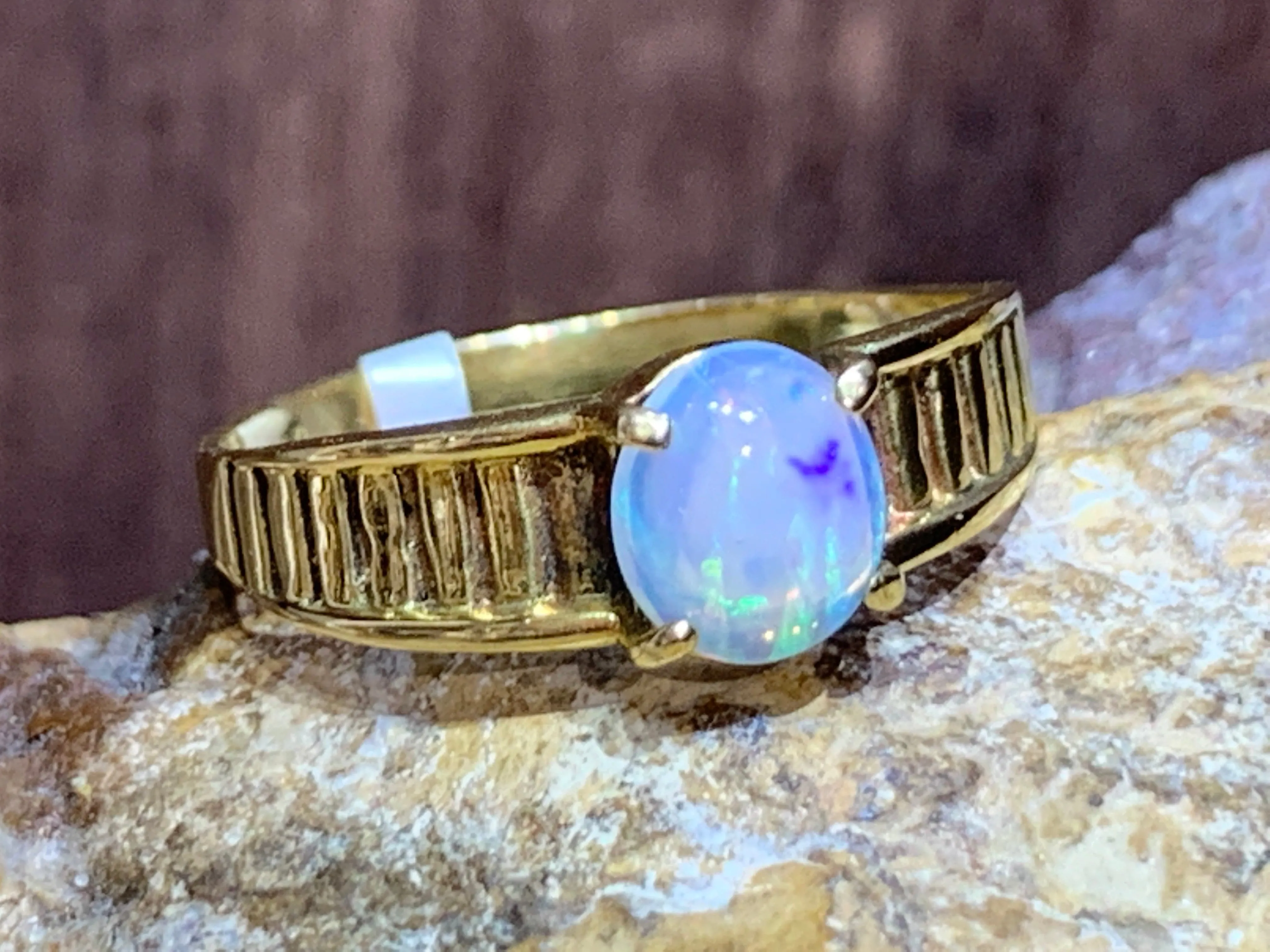 18kt Yellow Gold Crystal Opal ring