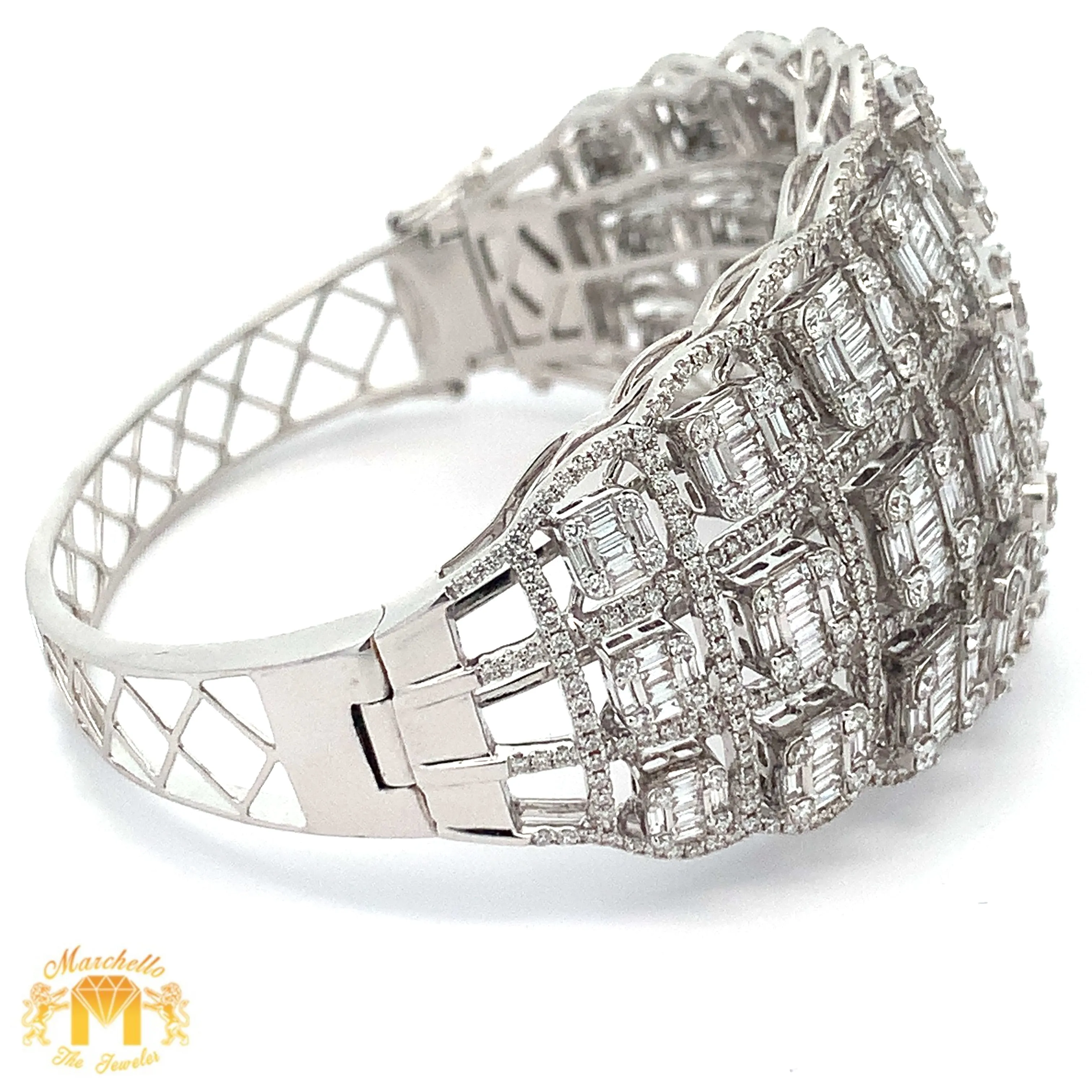 VVS/vs high clarity diamonds set in a 18k Gold Cleopatra Bangle Bracelet with Baguette and Round Diamonds